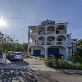 Apartments Tomislav Slatine