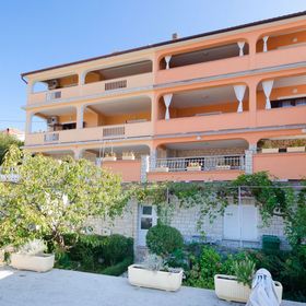 Apartments Mirjana B Lopar