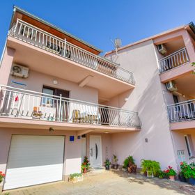 Apartments Božo Biograd