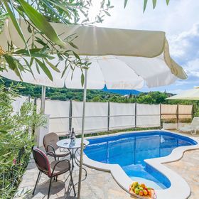 Villa Holiday home Zvečanje