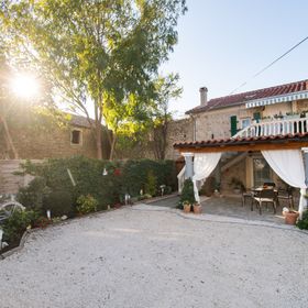 Apartment Kameni dvori Nin