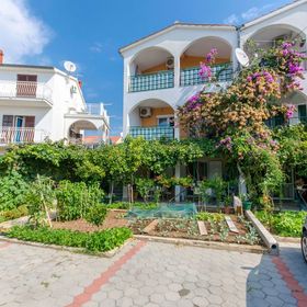 Apartments Zoric Rogoznica