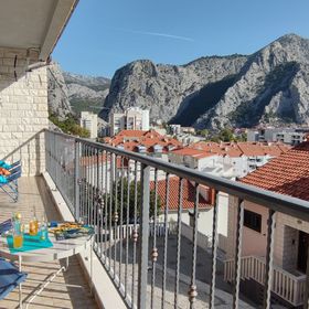 Apartment Adrian Omis