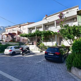 Apartments Bernarda Makarska