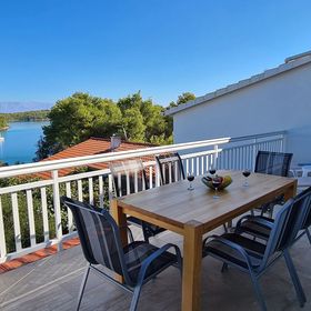 Apartment Penthouse by the sea Vrboska