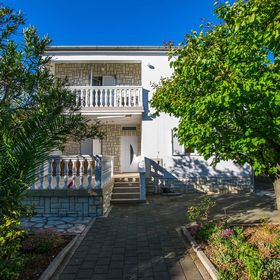 Apartments Lika Seline