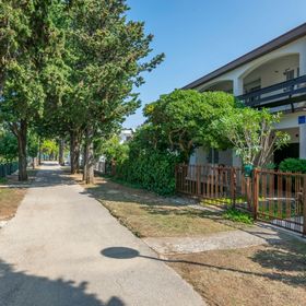 Apartments Mira Sabunike