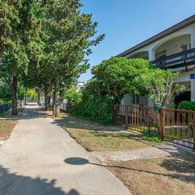 Apartments Mira Sabunike