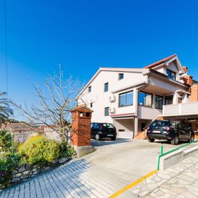 Apartment Albina Palit