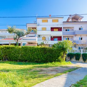 Apartment Albina Palit