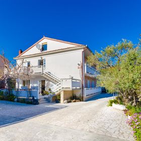 Apartments Rezika Palit