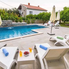 Apartments Maris Okrug Gornji