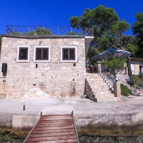 Robinson House Nino Kožja