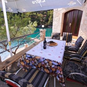 Robinson House Nino Kožja