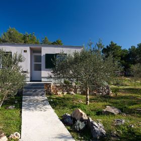 Holiday Home Olive Eden Milna
