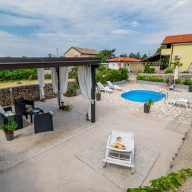 Apartmanok Családok Részére Medencével Krasica, Rijeka - 18059 Krasica