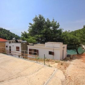 Robinson House Borik Pelinovik