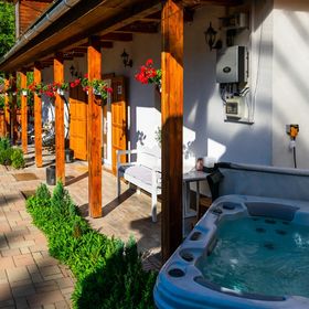 HepeHuta Házikó Háromhuta