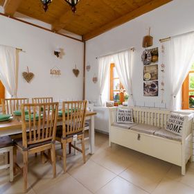 HepeHuta Házikó Háromhuta