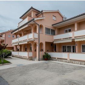 Apartmanok Parkolóhellyel Palit, Rab - 4970 Palit