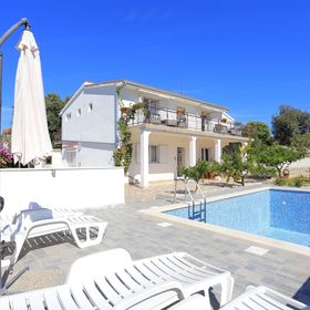 Apartmanok Családok Részére Medencével Razanj, Rogoznica - 17867 Ražanj