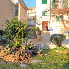 Apartmanok és Szobák Parkolóhellyel Makarska - 18028