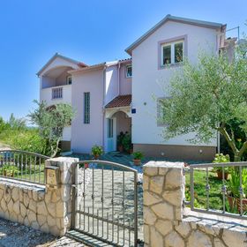 Apartmanok Családok Részére Medencével Zadar - 18098