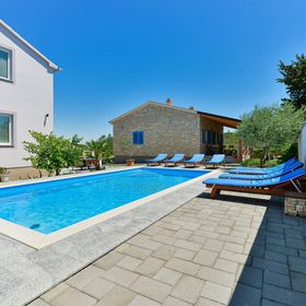 Apartmanok Családok Részére Medencével Zadar - 18098