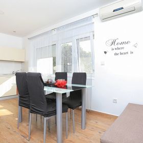 Apartmanok Parkolóhellyel Trogir - 18116
