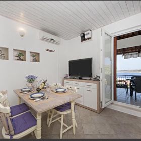 Apartmanok A Tenger Mellett Kanica, Rogoznica - 18134 Kanica