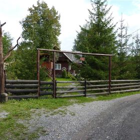 Casa la cheie Döme-bá Izvoare