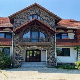 Theia's Garden Livezile