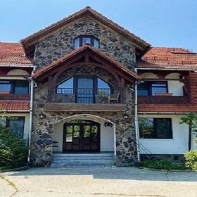 Theia's Garden Livezile