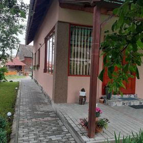 Casa de oaspeți Orsolya Lăzarea