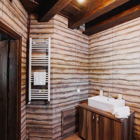 Hanna's Hidden Haven Piricske