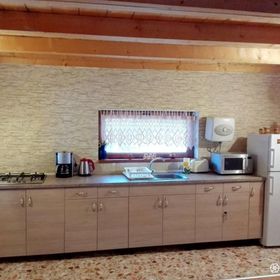 Cabana din Lemn (Wooden House) Moldovenești