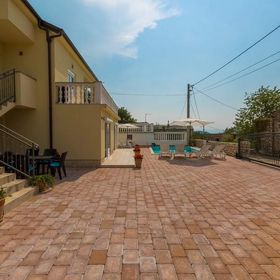 Kuca Ujdenica Grizane Kostelj