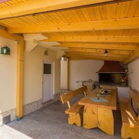 Kuca Ujdenica Grizane Kostelj