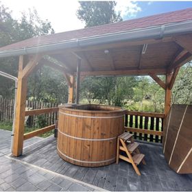 Vadász Panzió és Söröző Hollóháza