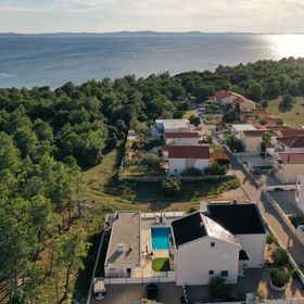 Apartments Olujic Vir