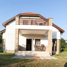 Sári Villa Lajoskomárom