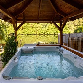 Arborétum Jakuzzis Nyaraló Szarvas