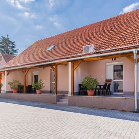 Napsugár Apartmanház Harkány