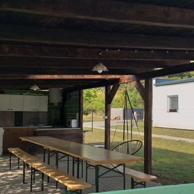 Modern Művész Szállás & Pihenőpark Gyömrő