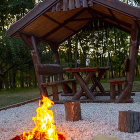 Akácfa Apartman-Mobilház Bakonynána