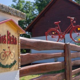 Piros Bicikli Vendégház Tiszafüred