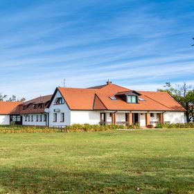 Sterbetz István Túzokvédelmi Látogatóközpont Dévaványa