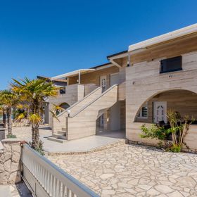 Apartments Lucica Vir