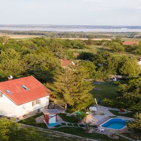 Família Plusz Vendégház Sukoró