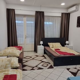 Piac Téri Turista és Munkásszállás Dunaújváros